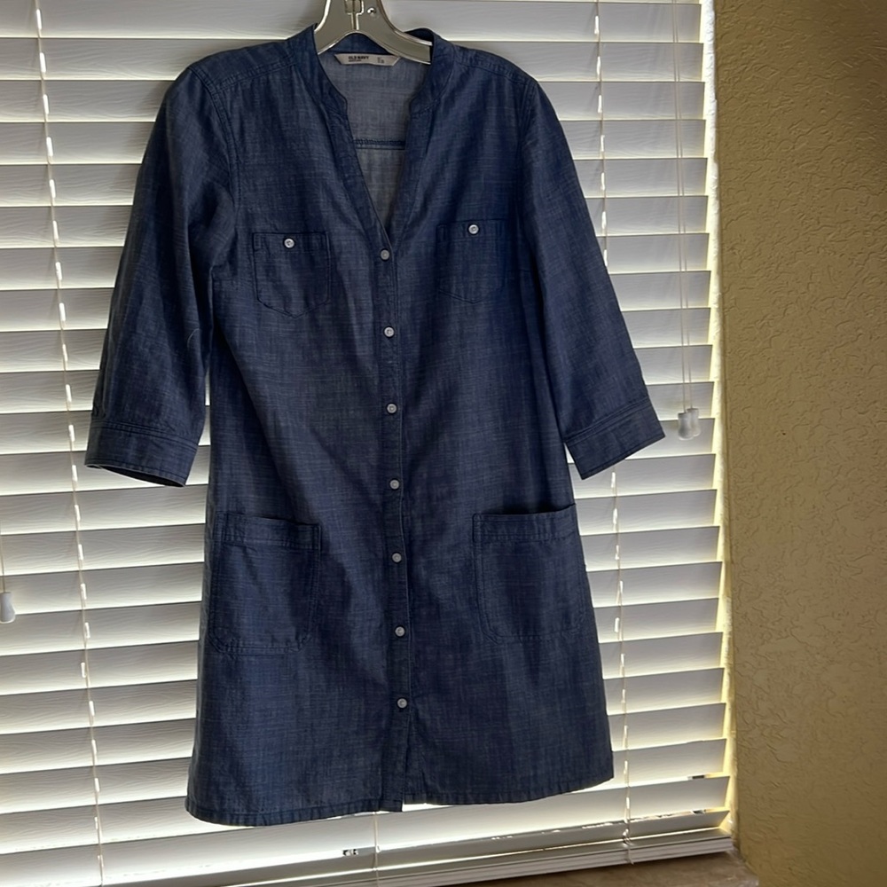Jean front bottoned dress. 33 inches long. Long sleeves with cuff. Old Nay small
